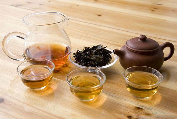 普洱茶和绿茶哪个好（普洱茶和绿茶哪个好,有什么好处?）